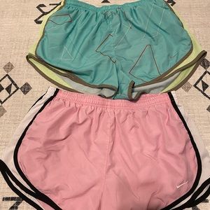 Nike tempo short bundle size L